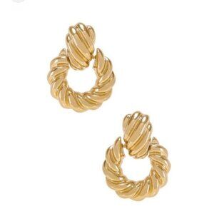 Gold textured hoop earrings N389